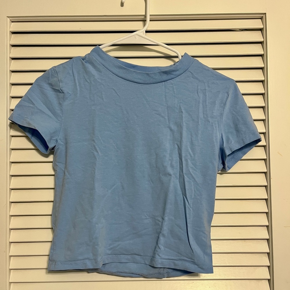 H&M divided blue cropped tee M